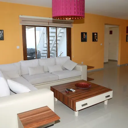Sea View 2 Bedroom Penthouse アパート
